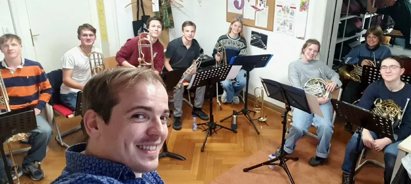 Oles Burak mit jungen Blechbläserinnen und Blechbläsern des Landesjugendorchesters Thüringen